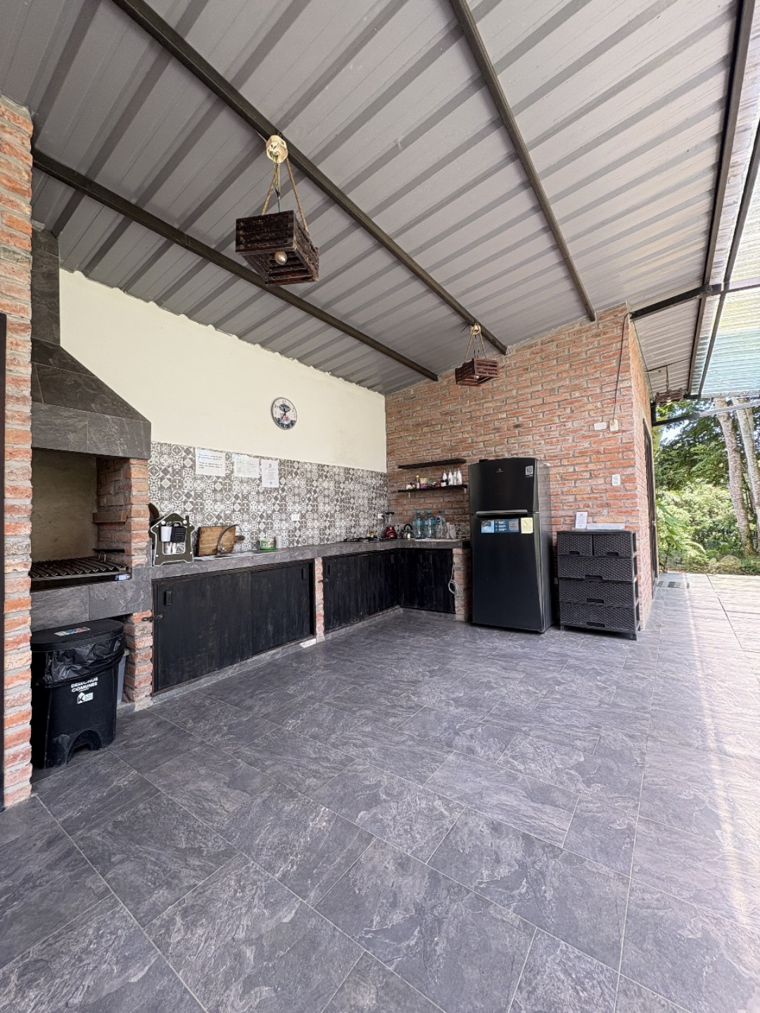 Fully equipped kitchen at the Olon eco lodge